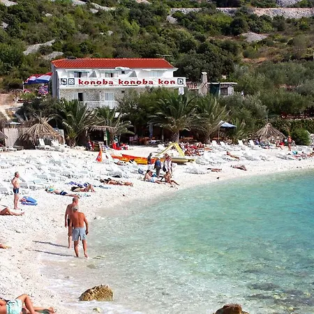 Studio Hvar 11589b Konukevi 3*