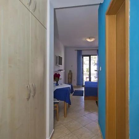 Studio Hvar 11589b Konukevi 3*